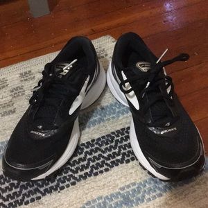 Brand new (worn once) Brooks Sneakers